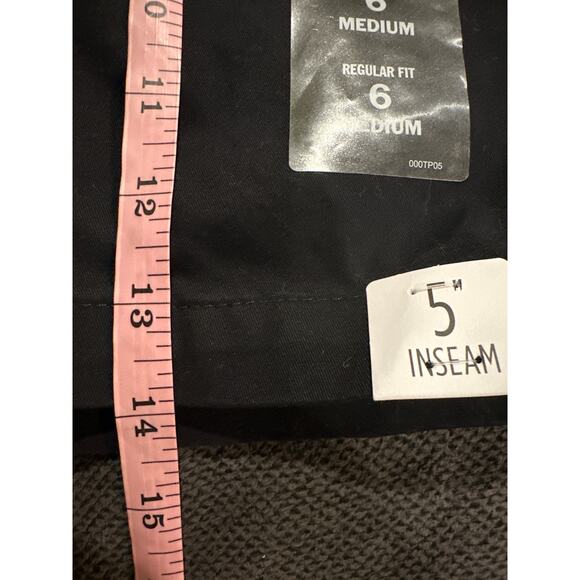 Lee Women’s Regular Fit 5” Inseam Size Medium Black Mid Rise US 6 - Picture 8 of 8